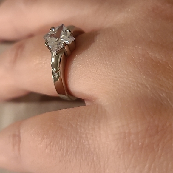 Diamond shape cubic zirconia stainless steel ring - Picture 3 of 7